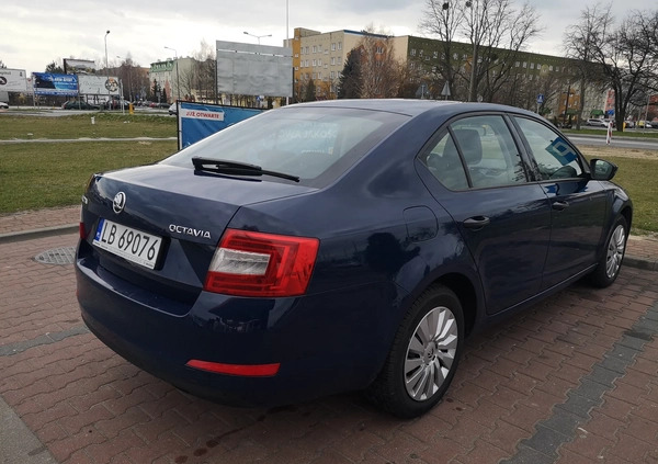 Skoda Octavia cena 33000 przebieg: 222000, rok produkcji 2015 z Warszawa małe 56